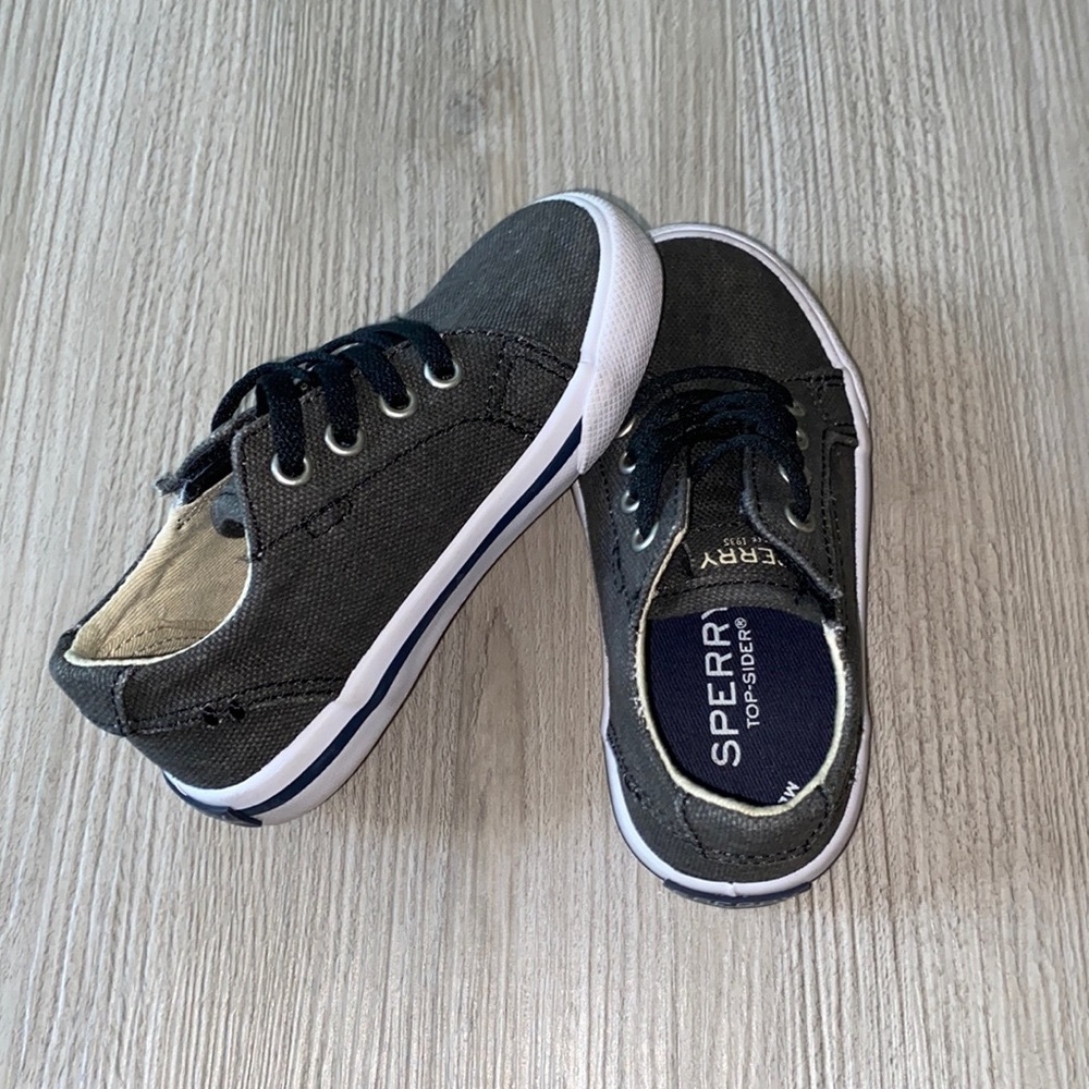 Like new children’s Sperry Top-sider shoe with memory foam